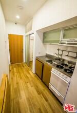 8 Brooks Ave in Los Angeles, CA - Foto de edificio - Building Photo