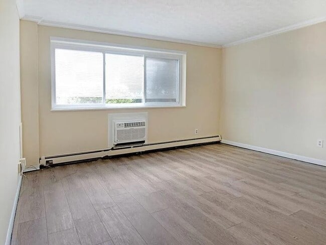 2432 East Ave in Rochester, NY - Building Photo - Building Photo