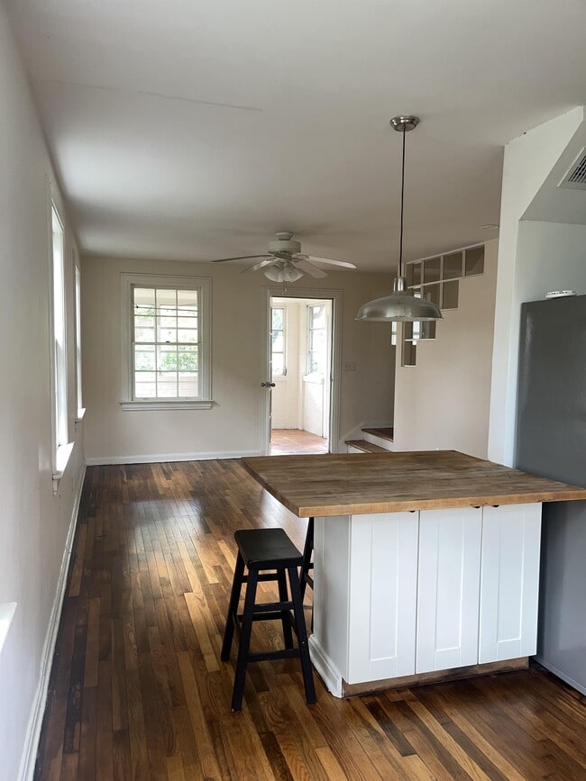 property at 2943 Forbes St