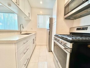 1315 N June St in Los Angeles, CA - Building Photo - Building Photo