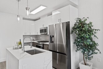 412 Whiton St in Jersey City, NJ - Building Photo - Building Photo
