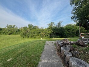4080 N Parkside Dr in Hoffman Estates, IL - Building Photo - Building Photo