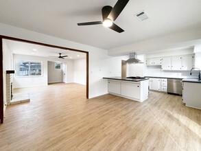 432 E 212th St in Carson, CA - Building Photo - Building Photo