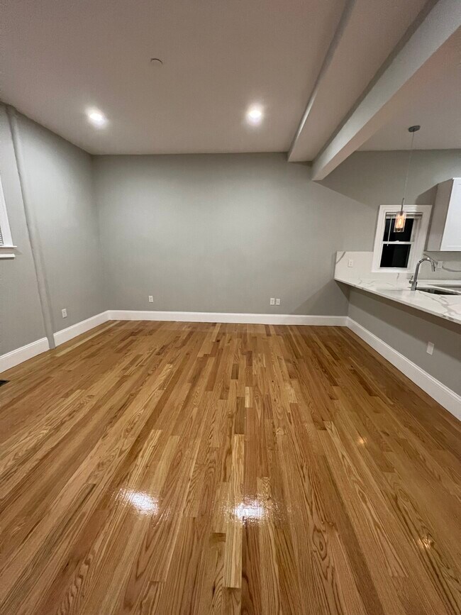 78 Pearl St, Unit 1 in Boston, MA - Foto de edificio - Building Photo
