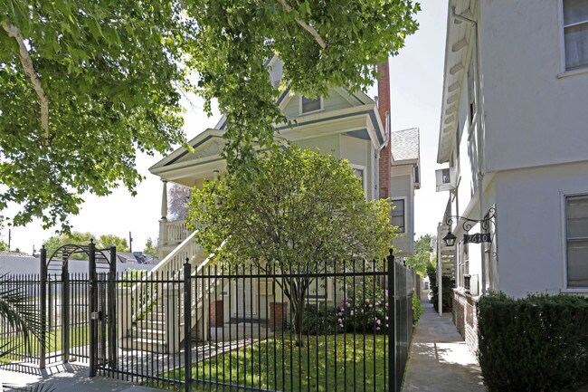 2616 N St in Sacramento, CA - Foto de edificio - Building Photo