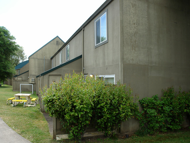 Oak Lane Townhouses in Eugene, OR - Building Photo - Building Photo