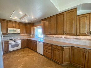 1605 El Paseo Dr in San Marcos, CA - Building Photo - Building Photo