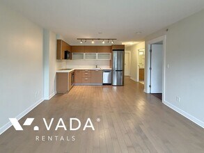 10777 University Dr in Surrey, BC - Building Photo - Building Photo