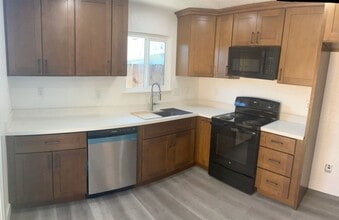 3518 Woodglen Dr in Modesto, CA - Building Photo - Building Photo