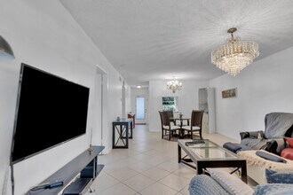 857 Worcester Ln in Greenacres, FL - Building Photo - Building Photo