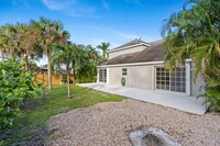 660 SW Tanglewood Trail in Stuart, FL - Foto de edificio - Building Photo