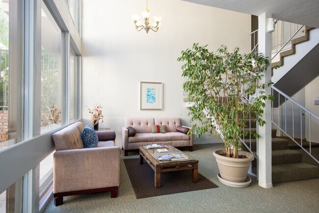 The Regal Villa Apts