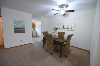 Applewoods Apartments in Apple Valley, MN - Building Photo - Building Photo
