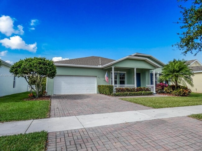 10671 SW Waterway Ln in Port St. Lucie, FL - Building Photo - Building Photo