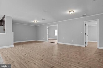 24 Lavender Ln in Levittown, PA - Building Photo - Building Photo