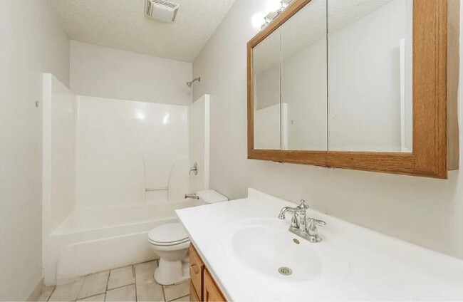 2833 Kensington Ave in Kansas City, MO - Building Photo - Building Photo