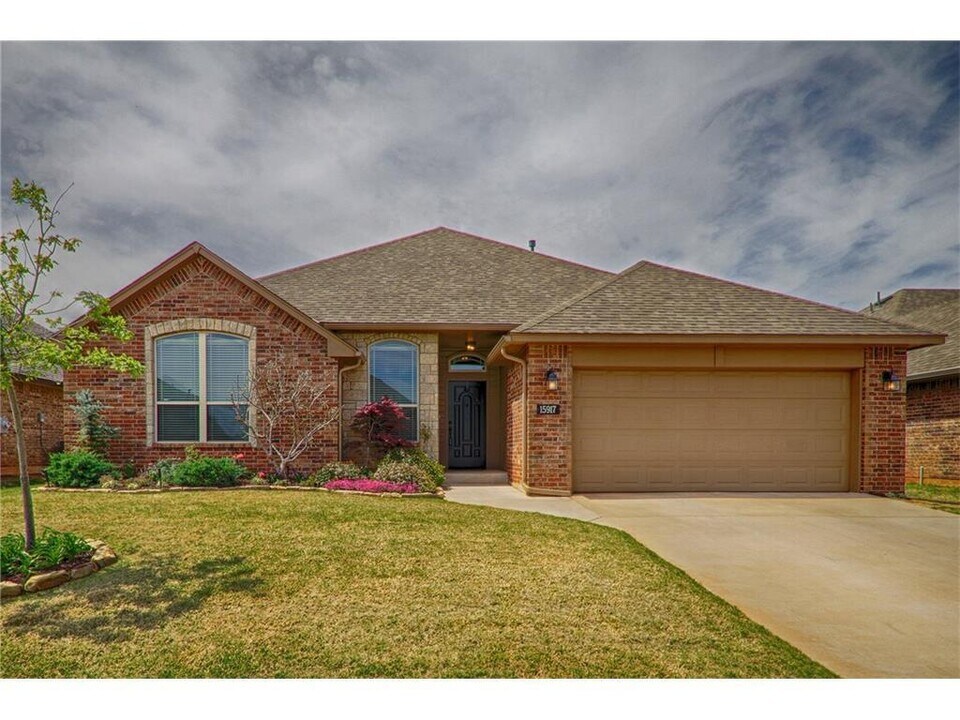 15917 Positano Dr in Edmond, OK - Building Photo