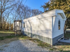 1810 Vales Mill Rd in Pulaski, TN - Building Photo