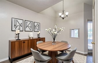 2021 Spenwick Dr in Houston, TX - Building Photo - Building Photo