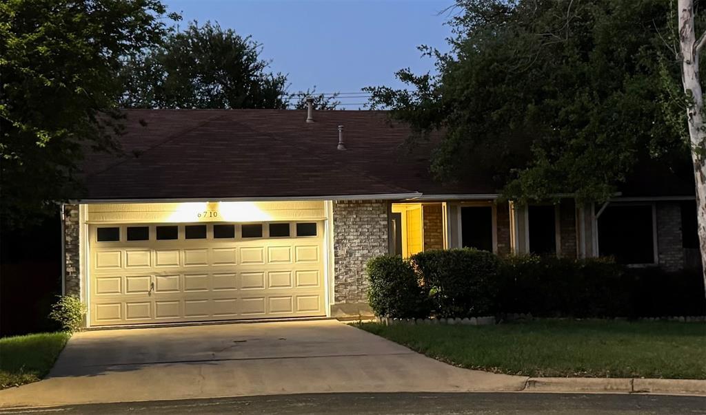 6710 Luckenbach Ln in Austin, TX - Building Photo