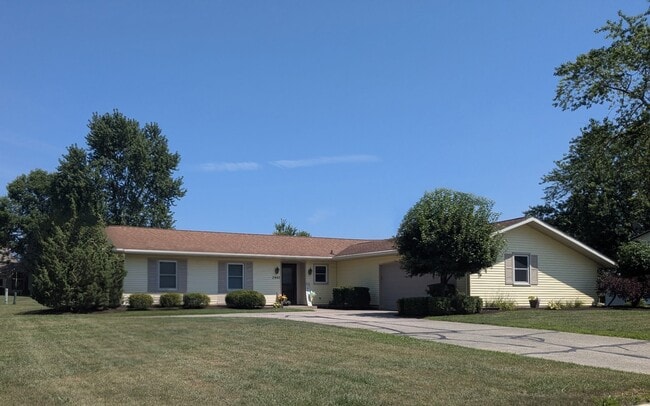 property at 2907 Greenbriar Dr
