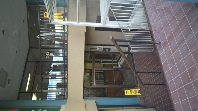 243 Eglinton Ave W in Toronto, ON - Building Photo - Building Photo