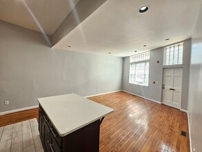 930 E Passyunk Ave, Unit 4 in Philadelphia, PA - Foto de edificio - Building Photo