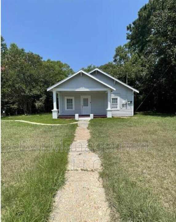 2235 Irwinton Rd in Milledgeville, GA - Building Photo