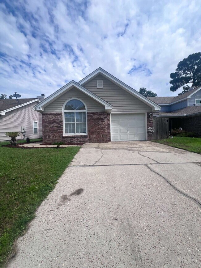 1721 Colonial Ct in Fort Walton Beach, FL - Building Photo - Building Photo