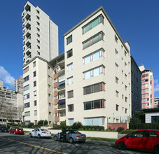 Beach Town House in Vancouver, BC - Building Photo - Building Photo