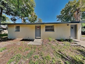 9610 N 12th St in Tampa, FL - Building Photo