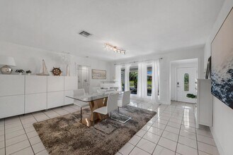 220 SE 2nd Ave in Pompano Beach, FL - Building Photo - Building Photo