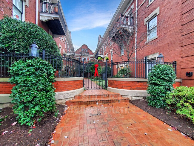 property at 400 E Washington St