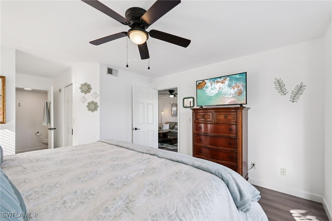 845 New Waterford Dr in Naples, FL - Foto de edificio