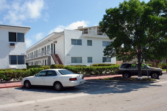 935 Bay Dr in Miami Beach, FL - Building Photo - Building Photo