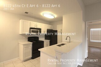 8122 45th Ct E in Sarasota, FL - Building Photo - Building Photo