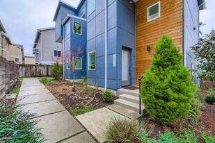 12038 33rd Ave NE in Seattle, WA - Building Photo