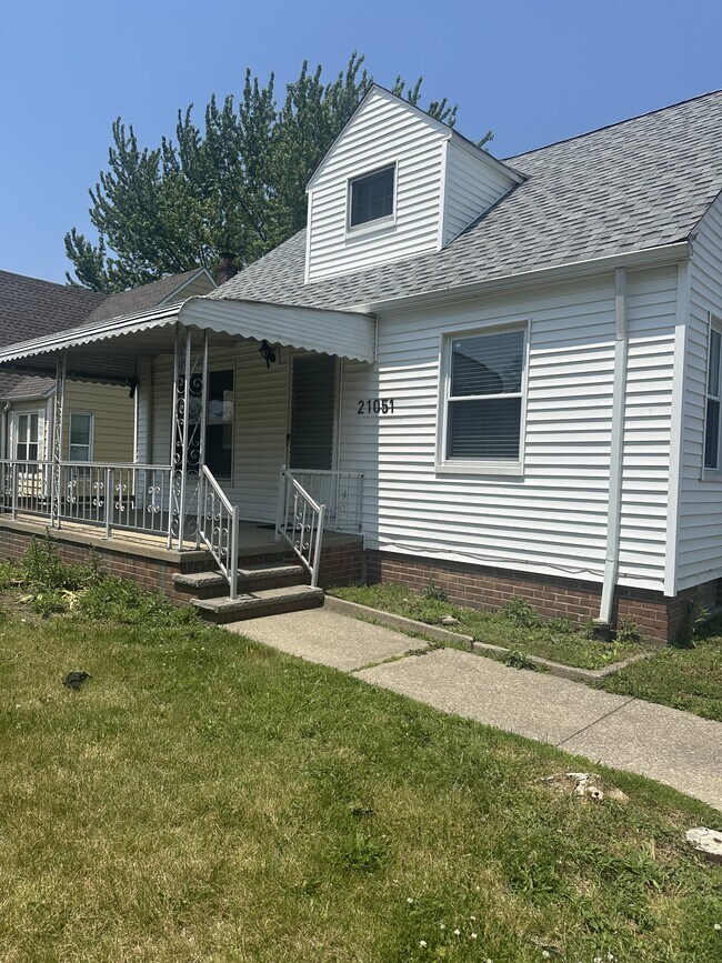 21051 Nicholas Ave in Euclid, OH - Building Photo - Building Photo