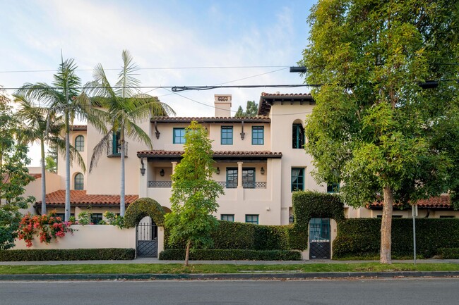 7 E Arrellaga St in Santa Barbara, CA - Building Photo - Building Photo