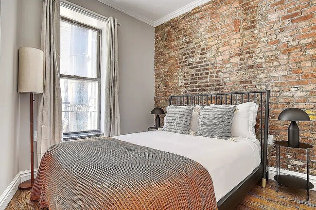 248 Mott St, Unit 5F in New York, NY - Building Photo - Building Photo