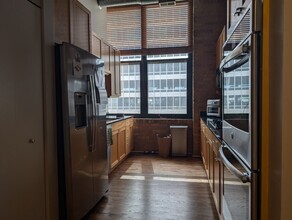 525 W Superior St in Chicago, IL - Foto de edificio - Building Photo