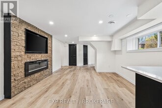493 College St in Kingston, ON - Building Photo - Building Photo