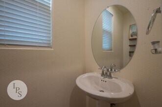 6052 E Bishop Ln in Fresno, CA - Building Photo - Building Photo