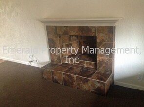 109-111 S 70th St in Springfield, OR - Building Photo - Building Photo