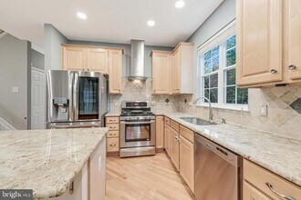 1274 Wild Hawthorn Way in Reston, VA - Building Photo - Building Photo