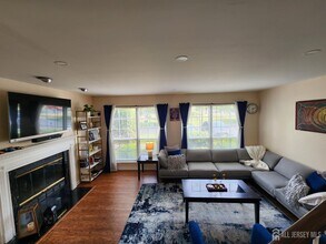 79 Columbus Dr in Franklin Township, NJ - Building Photo - Building Photo
