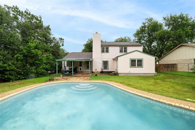 property at 1702 Oakridge Dr