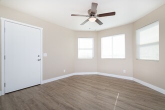 1517 Nogales St in Sacramento, CA - Foto de edificio - Building Photo