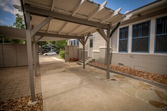1037 W Craig Pl in San Antonio, TX - Building Photo - Building Photo