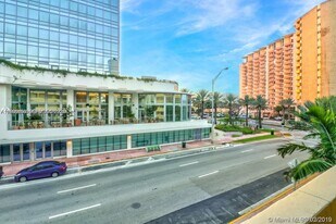 2924 Collins Ave in Miami Beach, FL - Building Photo